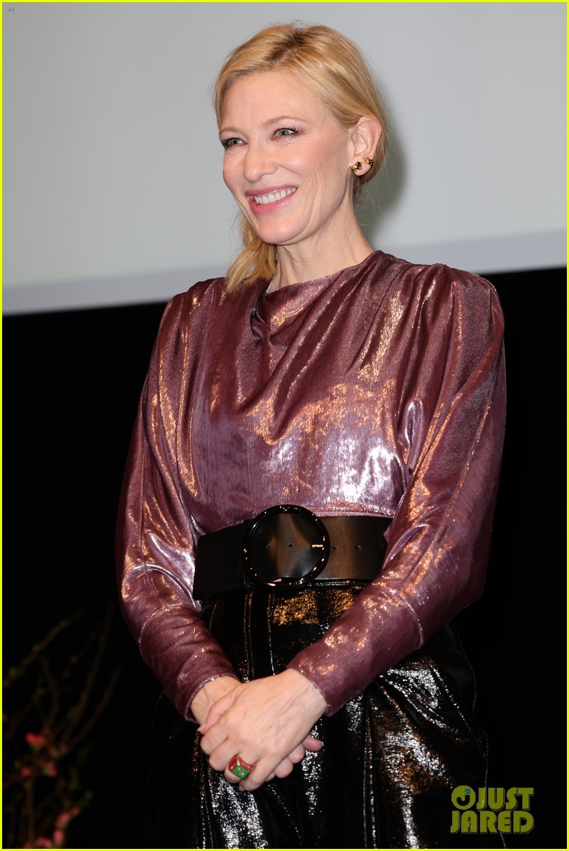 Cate Blanchett Has A Backless Moment at 'TÁR' Premiere in Berlin Photo(02)