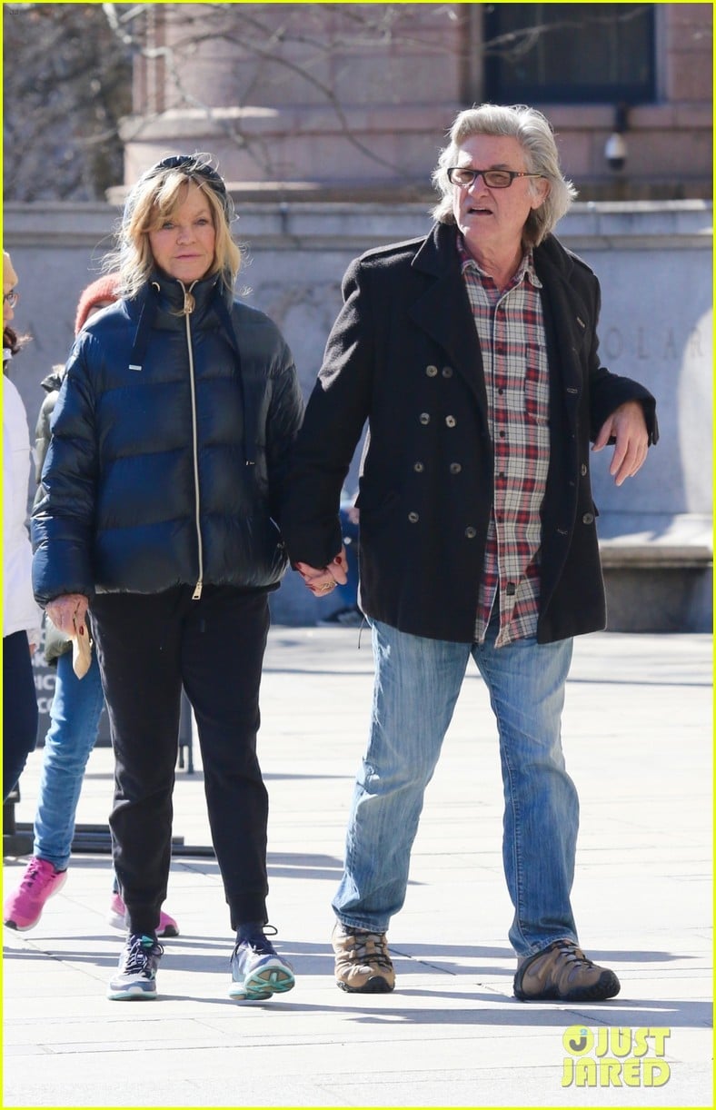 Goldie Hawn & Kurt Russell Celebrate Their 40th Anniversary on(01)