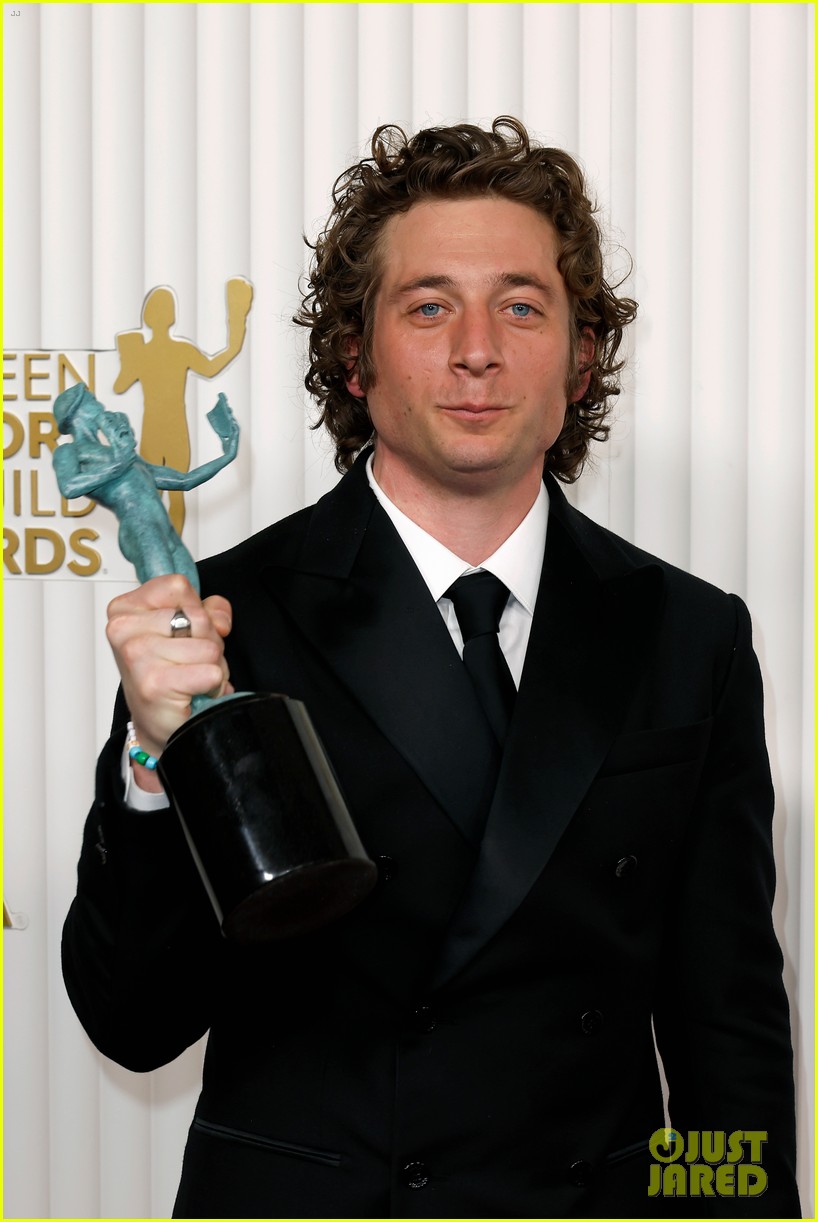 Jeremy Allen White Wins Best Male Actor in a Comedy Series for 'The
