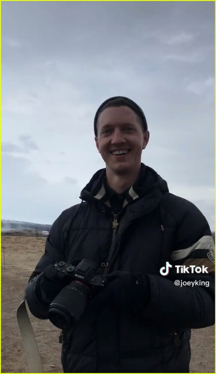 Joey King Celebrates 4th Anniversary with Fiance Steven Piet Watch(02)