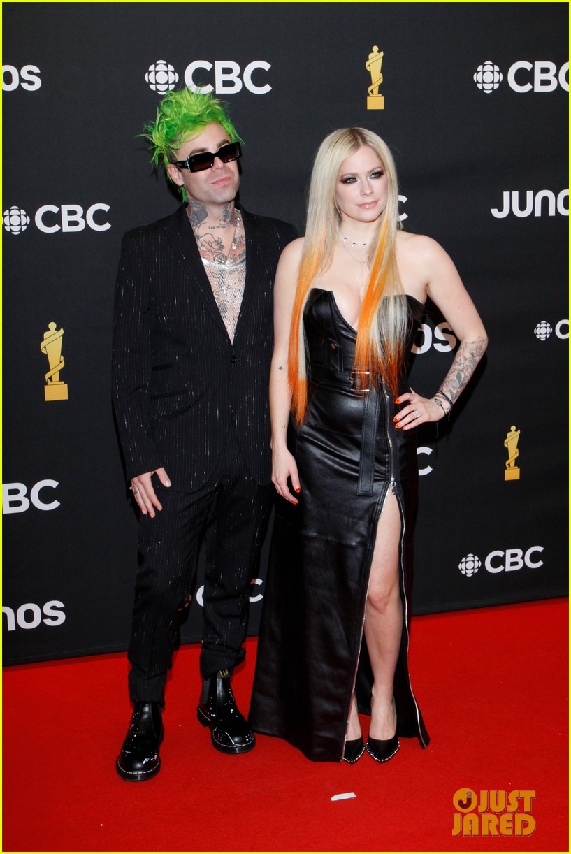 Avril Lavigne Splits from Mod Sun, Photos Emerge of Her Hugging Another