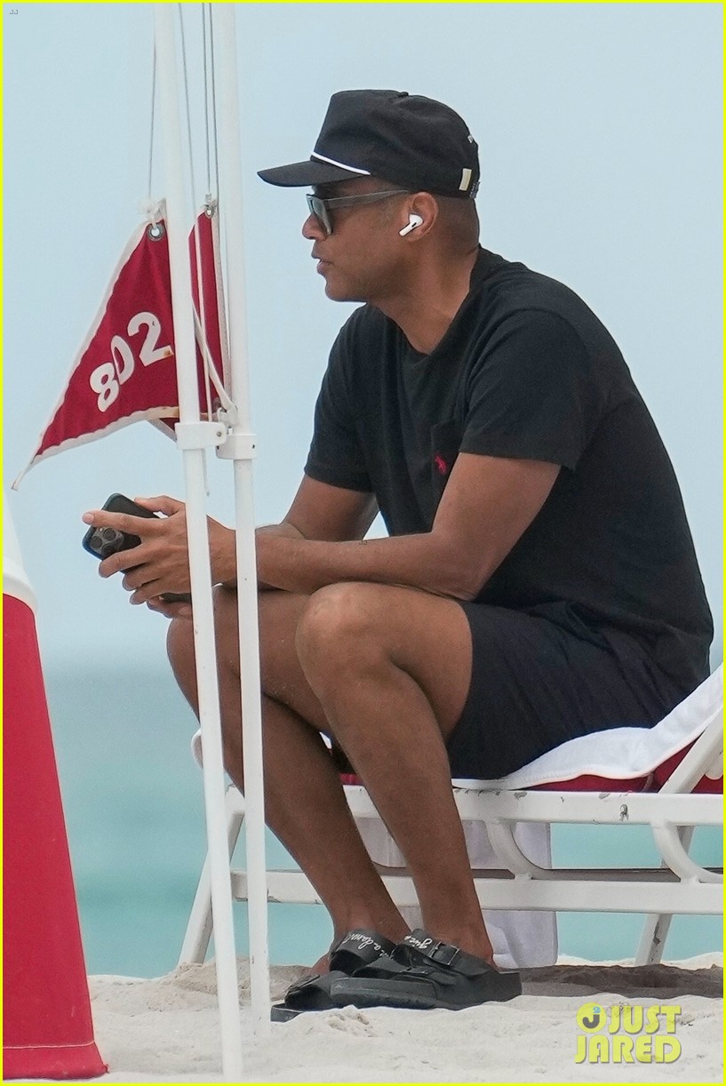 don lemon spotted in miami with fiance tim malone 114896100