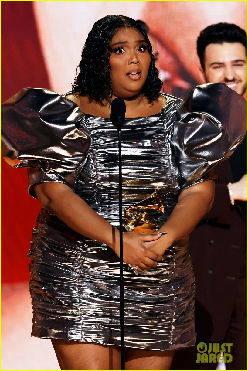 lizzo about damn time wins record of the year at grammys 044890087