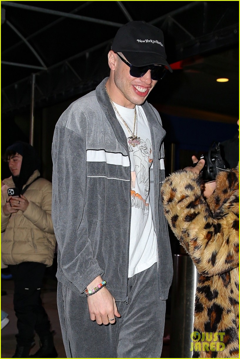 pete davidson shows off newly shaved head leaving knicks game 054887652