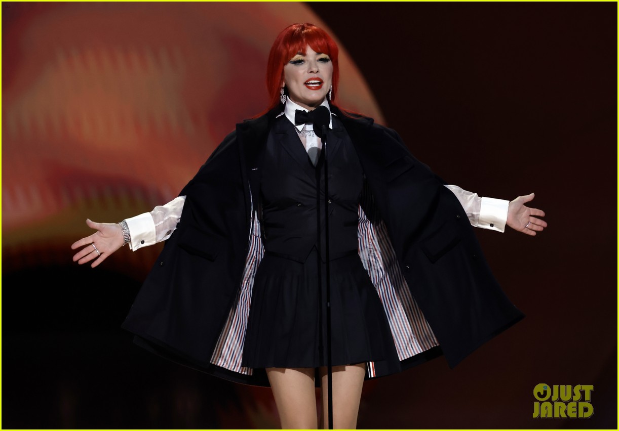shania twain gets wendys hayley wms more comparisons grammys look 074890078