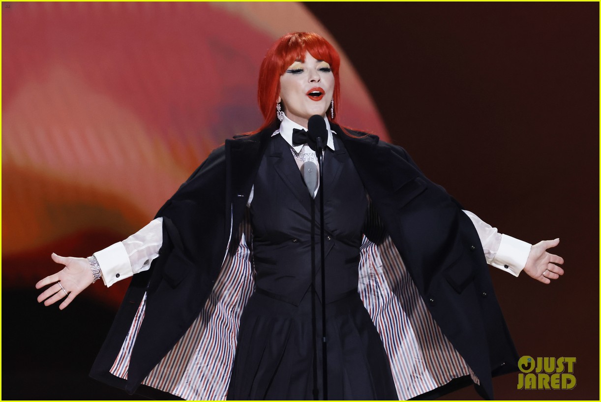 shania twain gets wendys hayley wms more comparisons grammys look 104890081