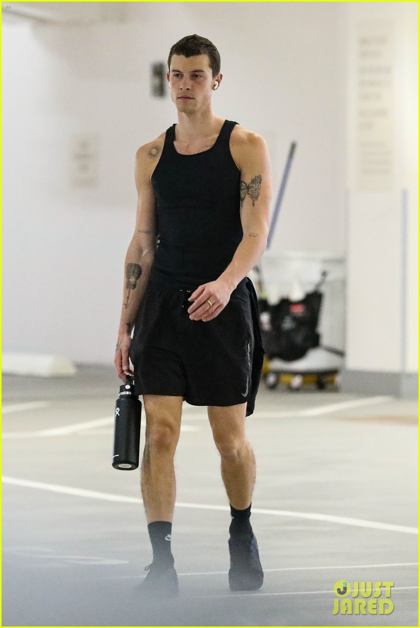 shawn mendes wears black tank to spa center 19