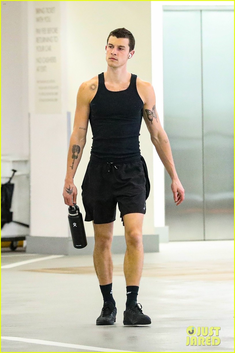shawn mendes wears black tank to spa center 33