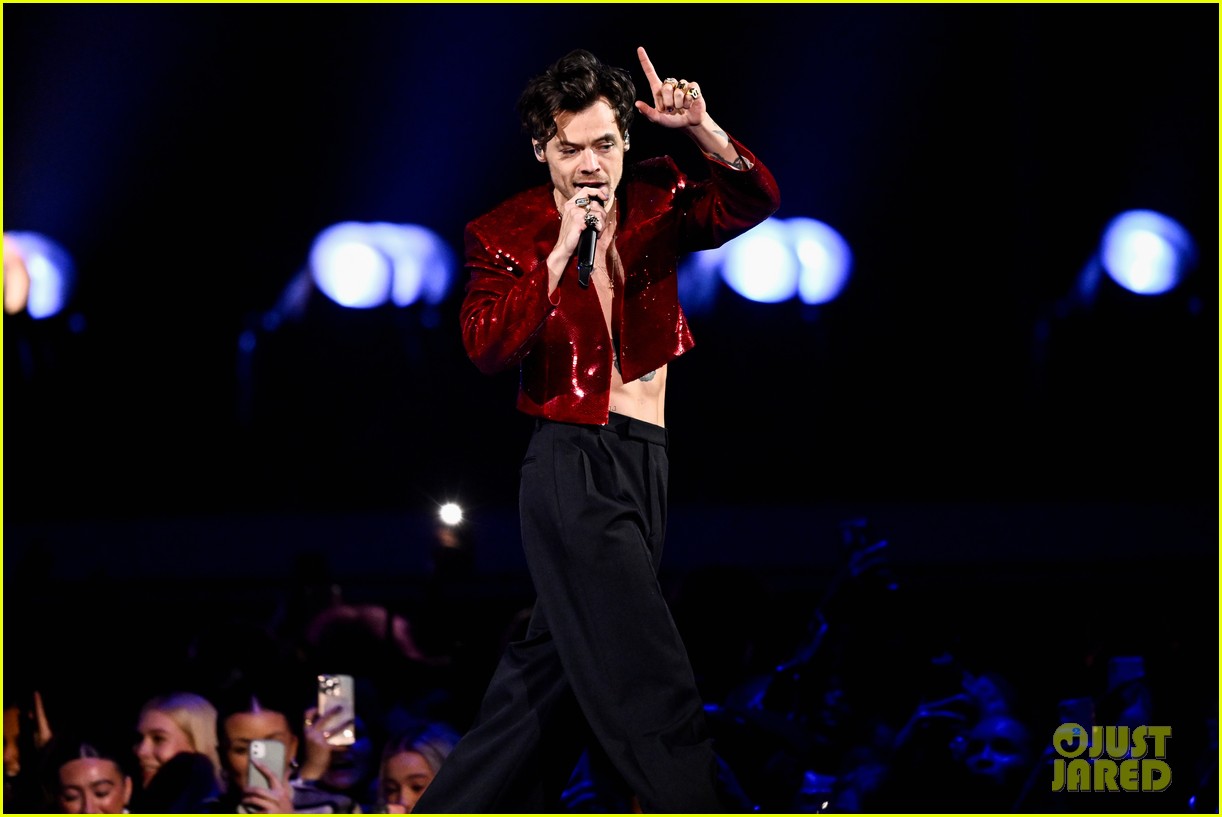 harry styles opens brit awards as it was 11
