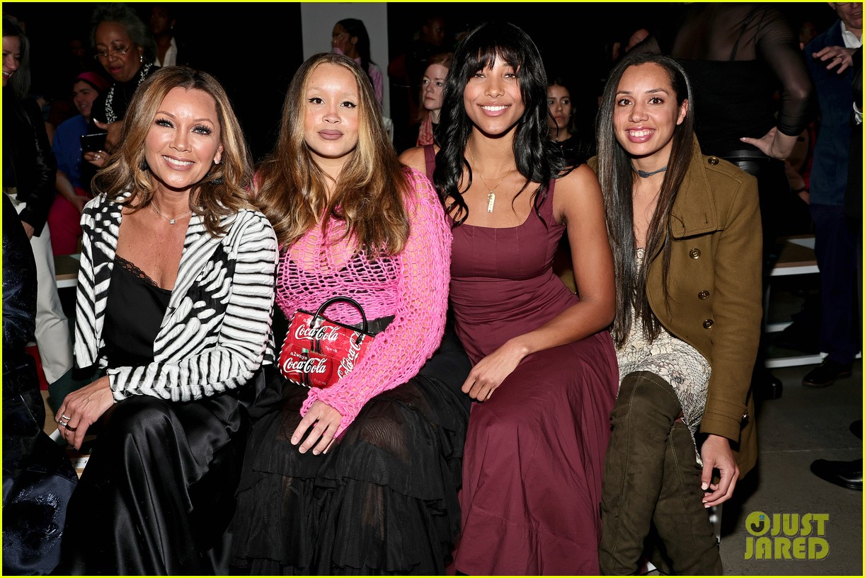 vanessa williams attends pamella roland fashion show with three daughters 024894649