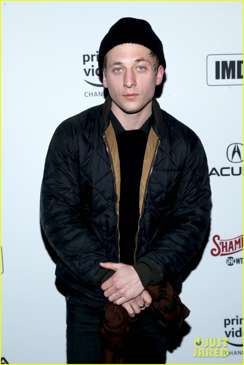 jeremy allen white reacts to fans thirsting over him 05