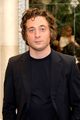 jeremy allen white reacts to fans thirsting over him 03