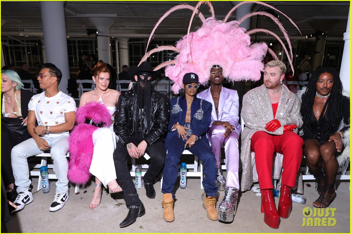 Lil Nas X Wears Giant Pink Feathered Headpiece to Christian Cowan(02)
