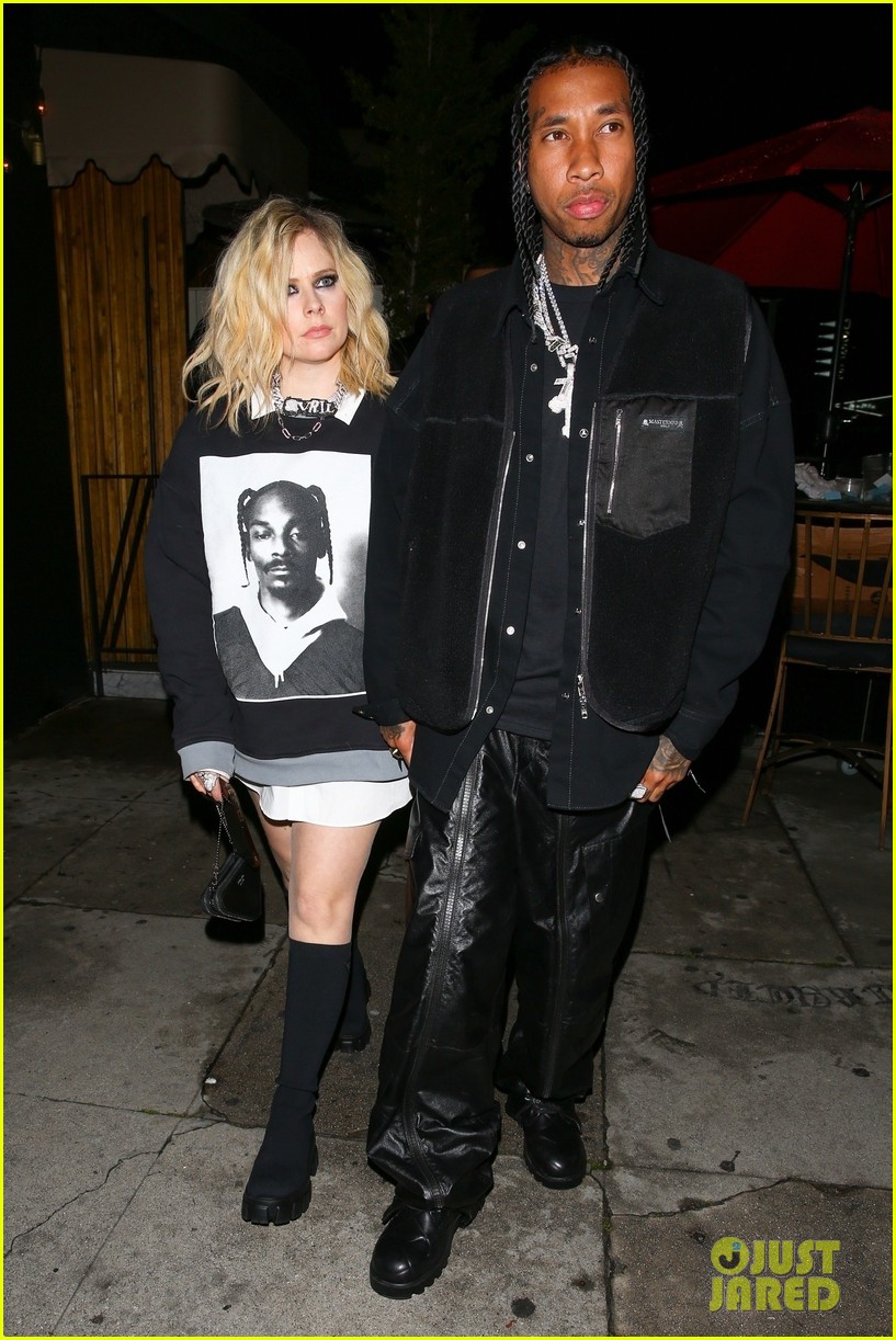 avril lavigne tyga necklace outing 0214912699
