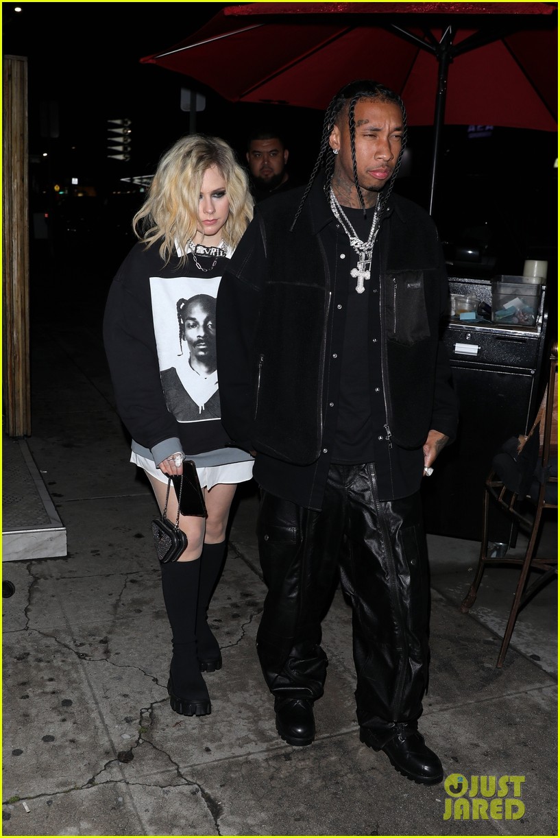 avril lavigne tyga necklace outing 0404912718