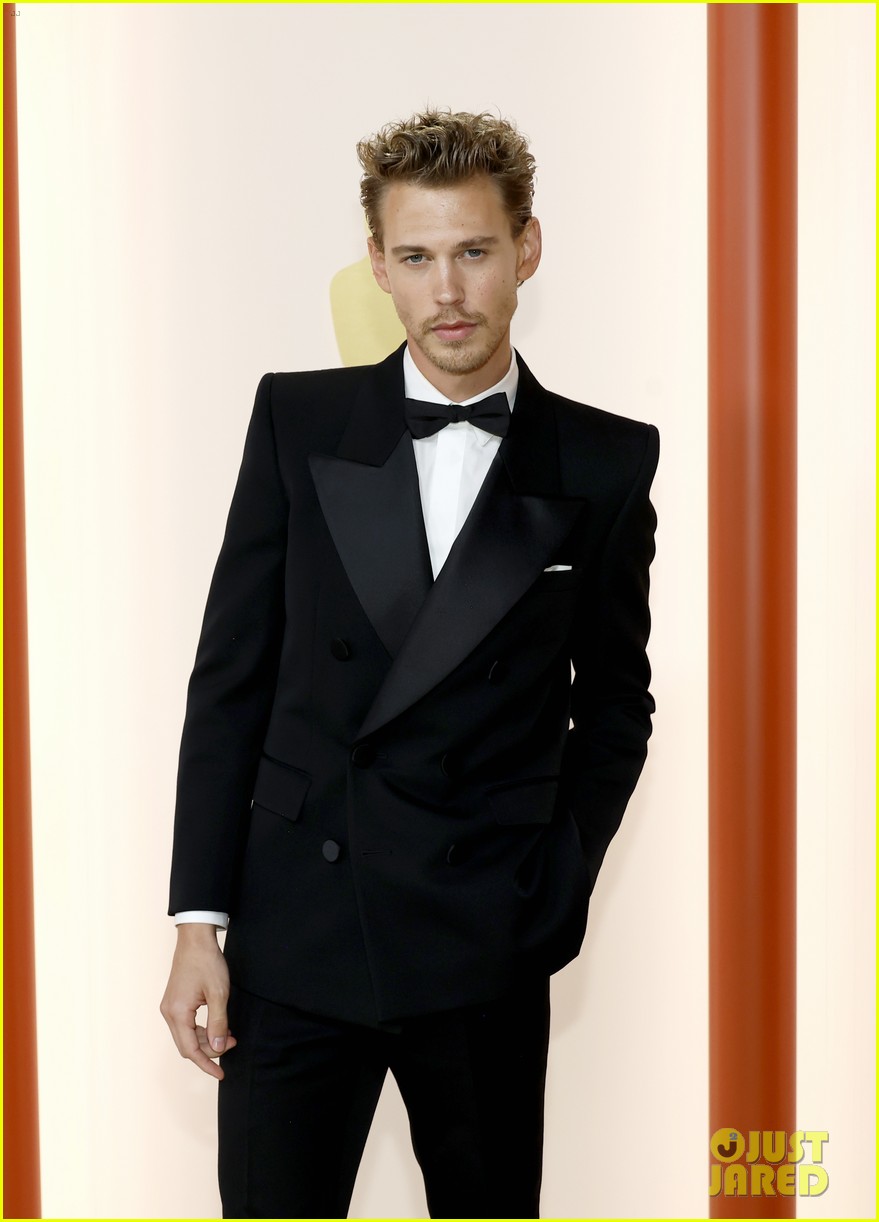 Austin Butler Goes Classic for Oscars 2023 Red Carpet (& He Revealed His Plus One Already a Few