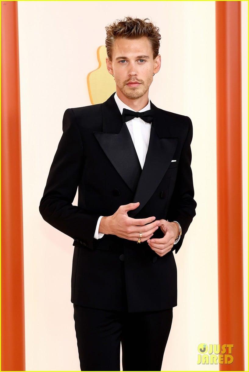 Austin Butler Goes Classic for Oscars 2023 Red Carpet (& He Revealed His Plus One Already a Few