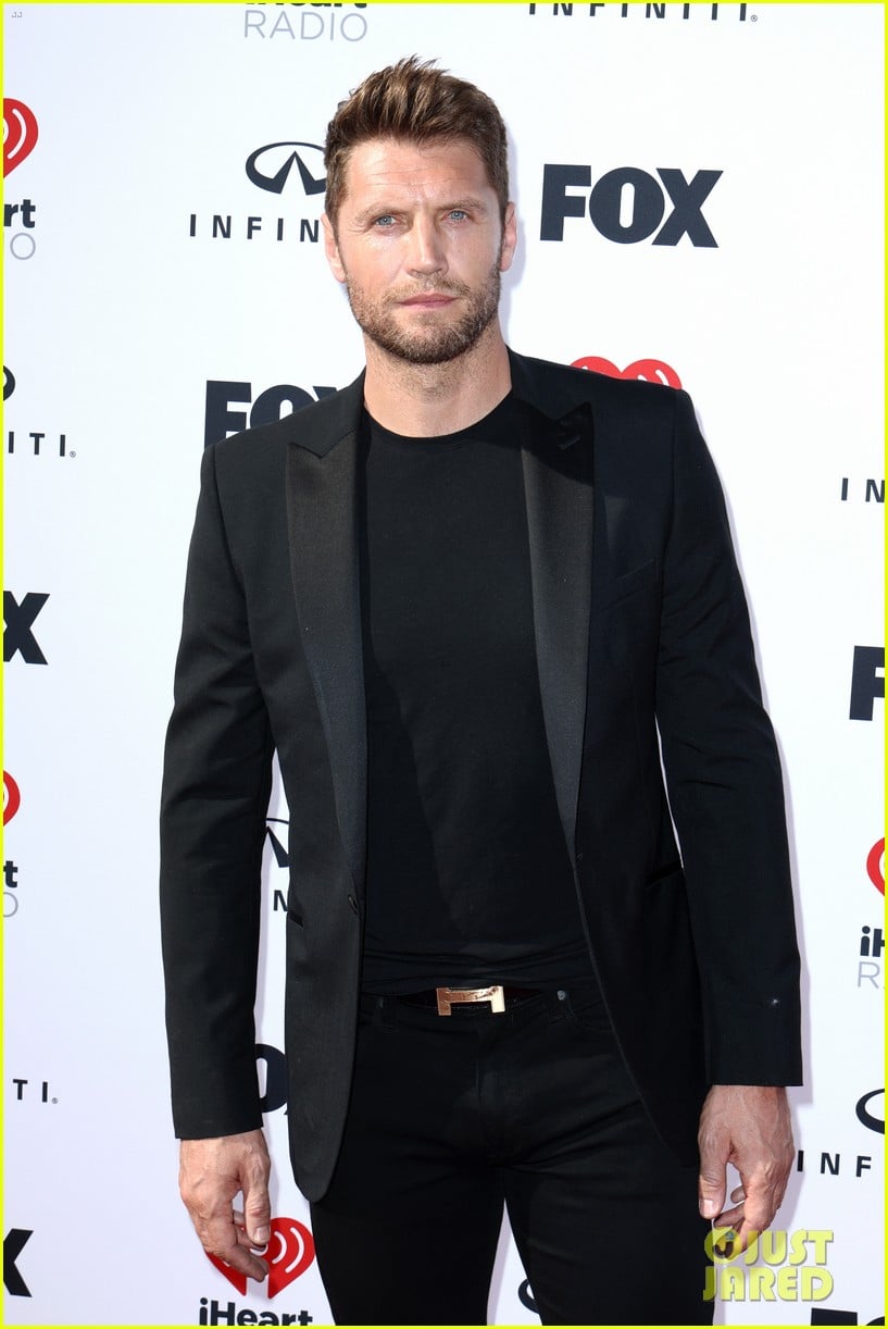 Jana Kramer & Allan Russell Make Their Red Carpet Debut at 2023