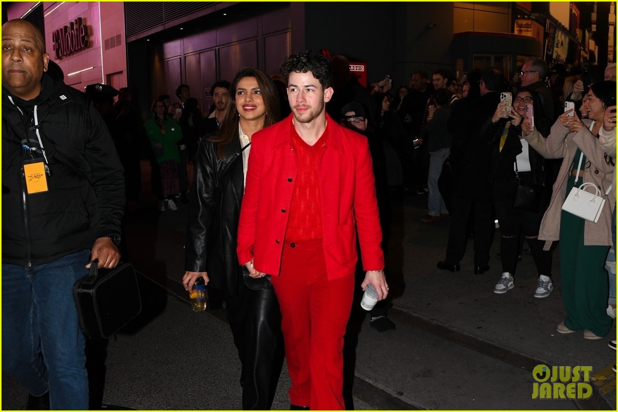 jonas brothers wives leave theater 094910255