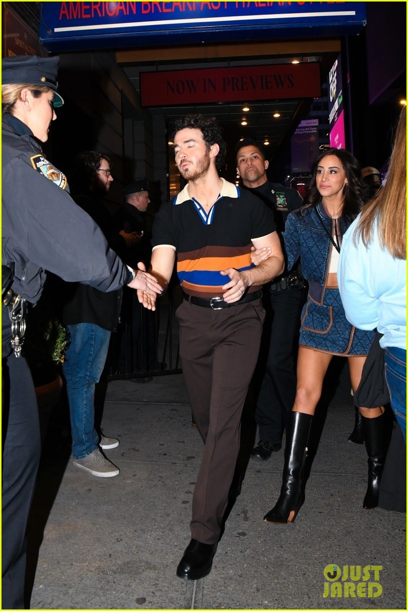 jonas brothers wives leave theater 144910260