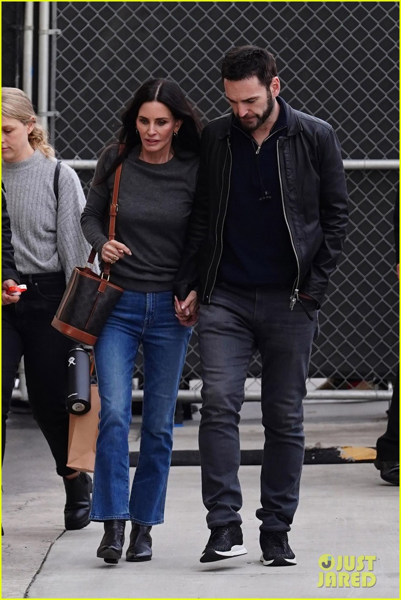 courteney cox johnny mcdaid hold hands arriving at jimmy kimmel taping 30