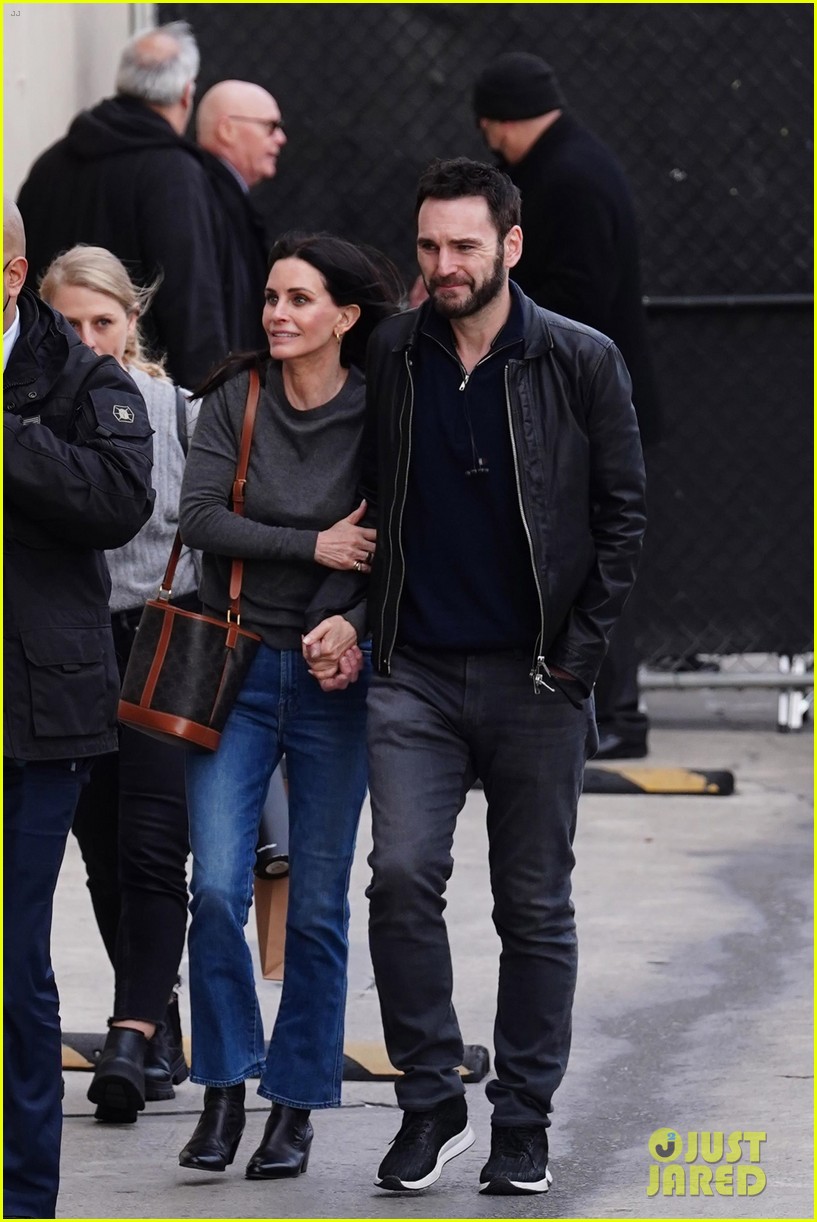 courteney cox johnny mcdaid hold hands arriving at jimmy kimmel taping 524901295
