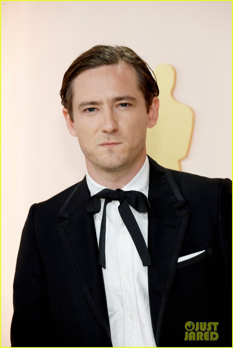 Miles Teller & 'Top Gun Maverick' CoStars Suit Up for Oscars 2023