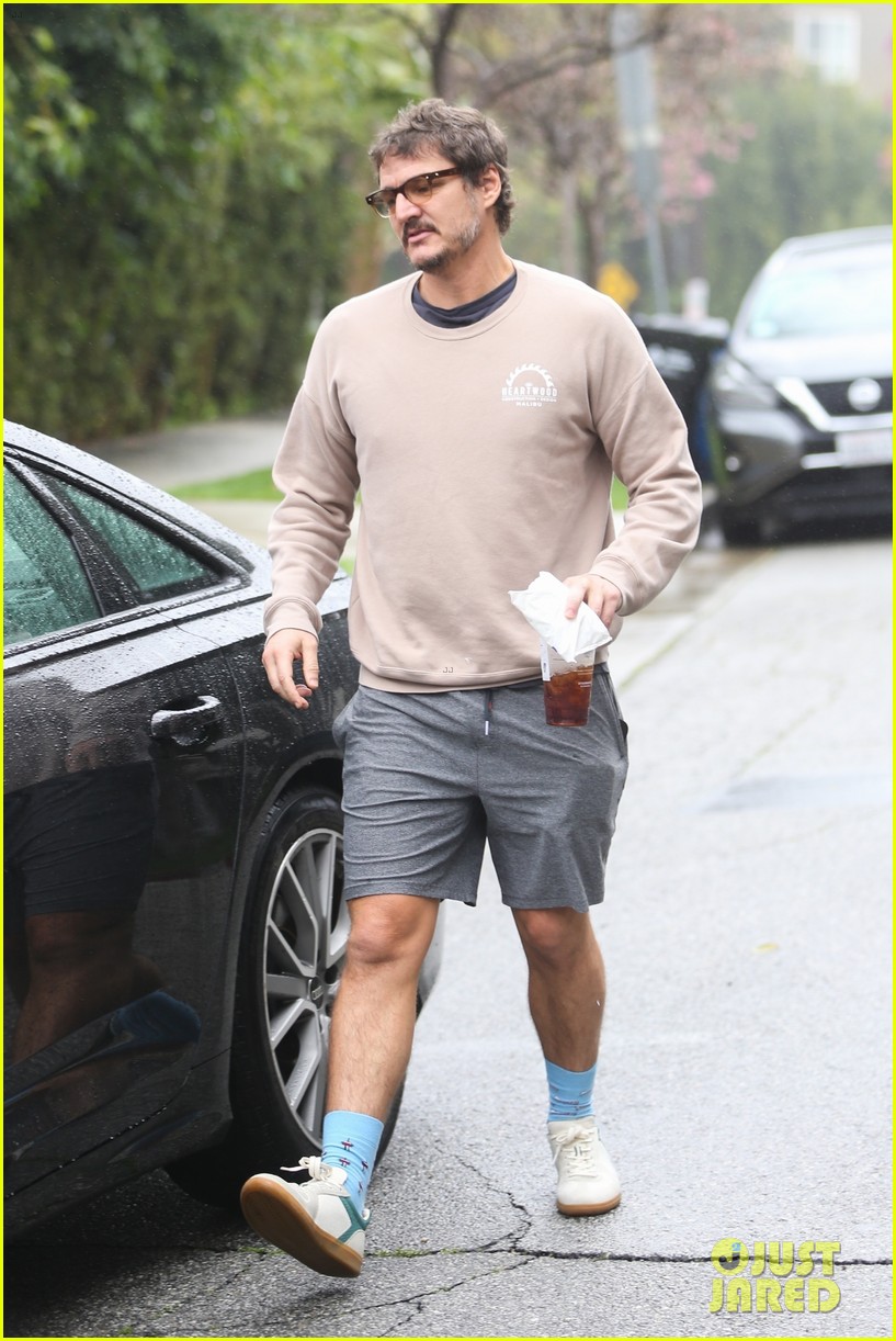 pedro pascal night out with bradley cooper 114909376