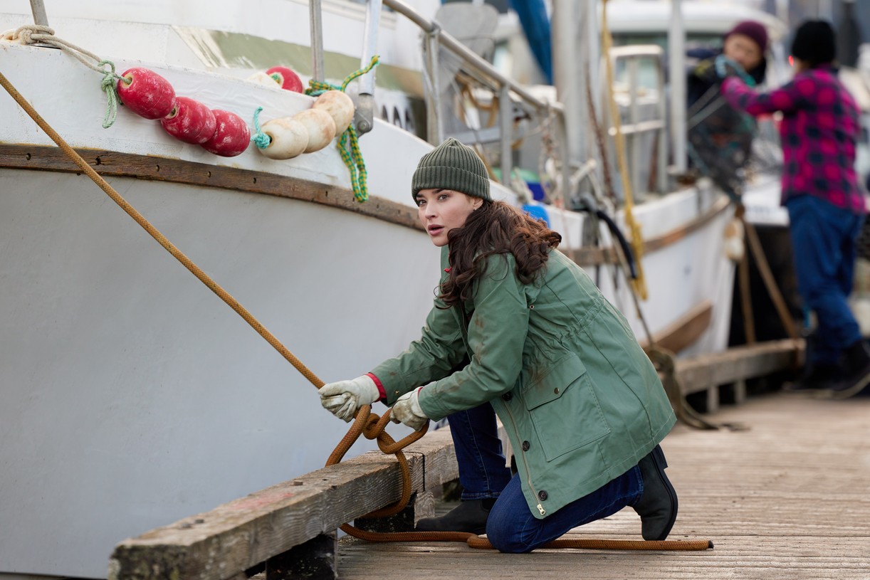 Tyler Hynes' New Hallmark Movie 'A Picture of Her' With Rhiannon Fish