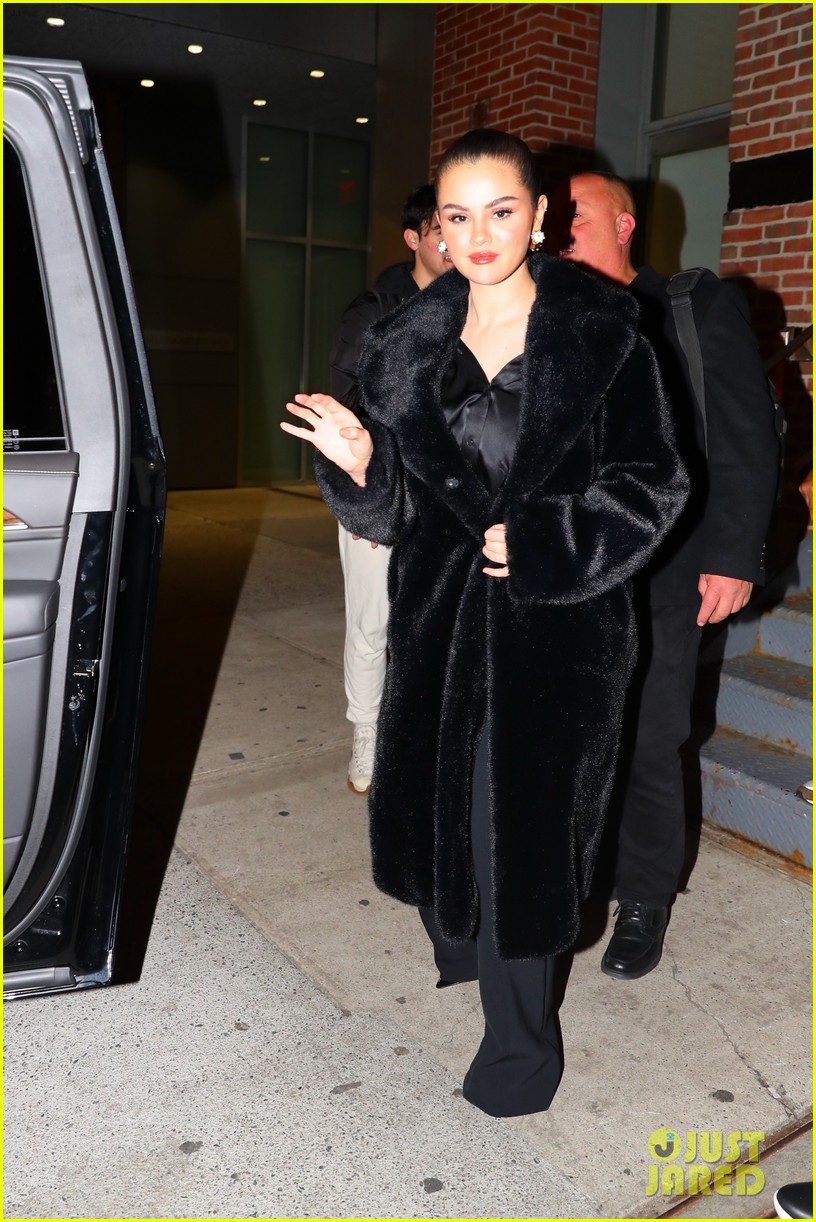 selena gomez chic black look dinner out nyc 184915521