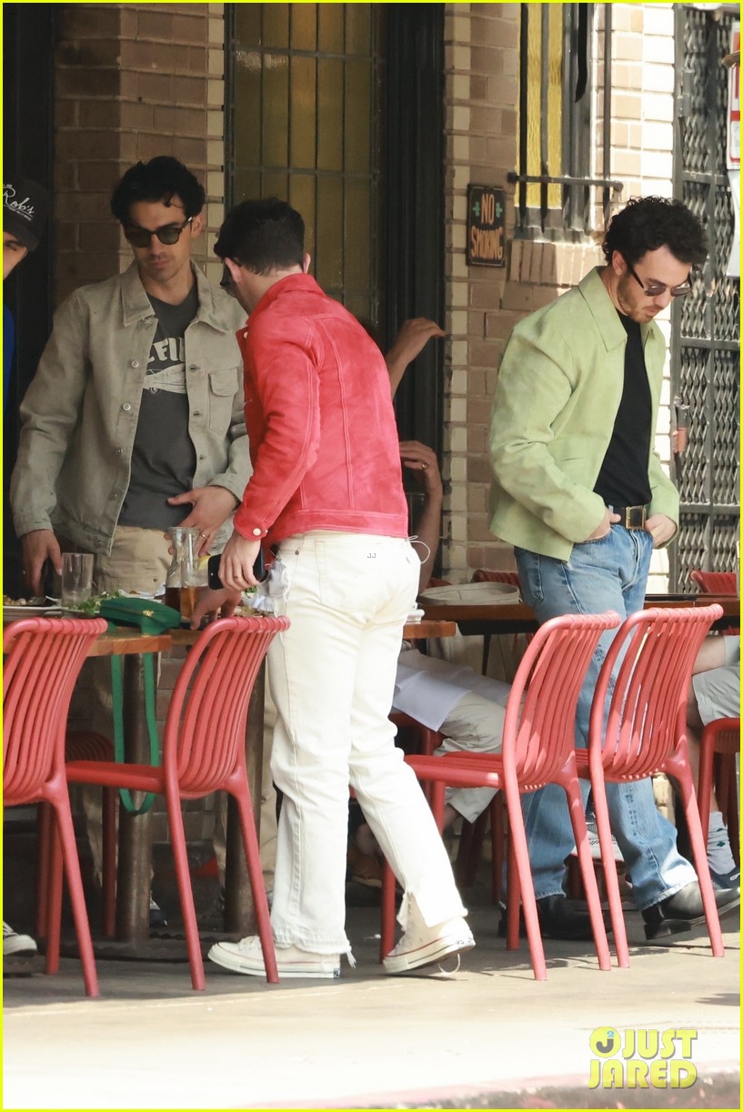 jonas brothers meet up for lunch in la 254924444
