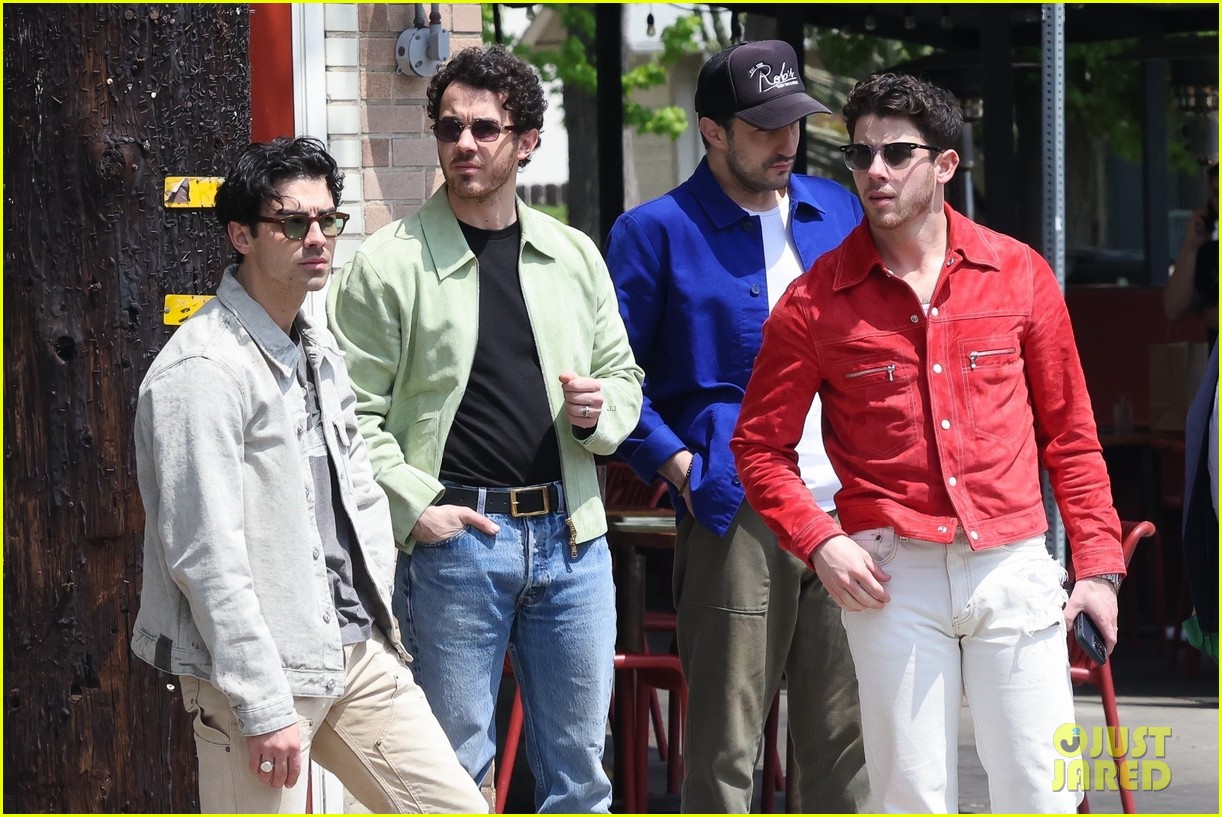 jonas brothers meet up for lunch in la 324924451