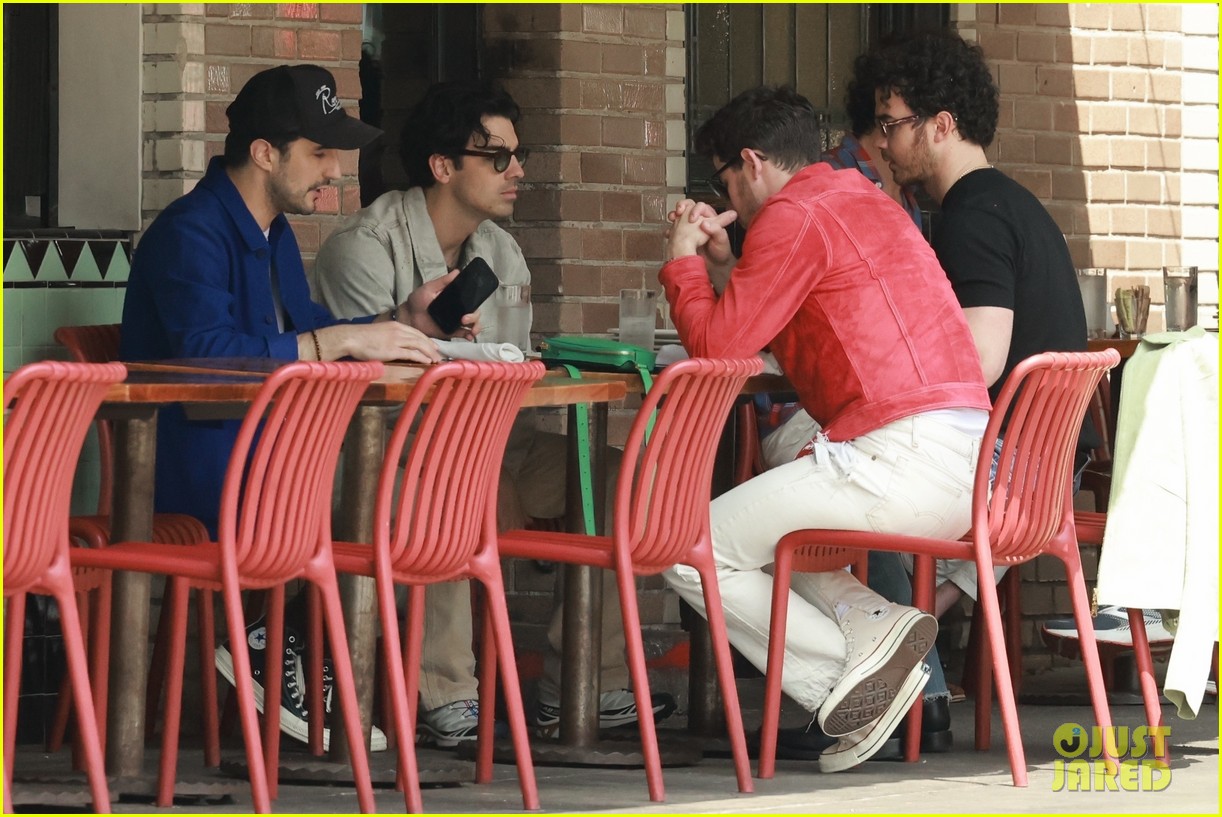 jonas brothers meet up for lunch in la 364924455