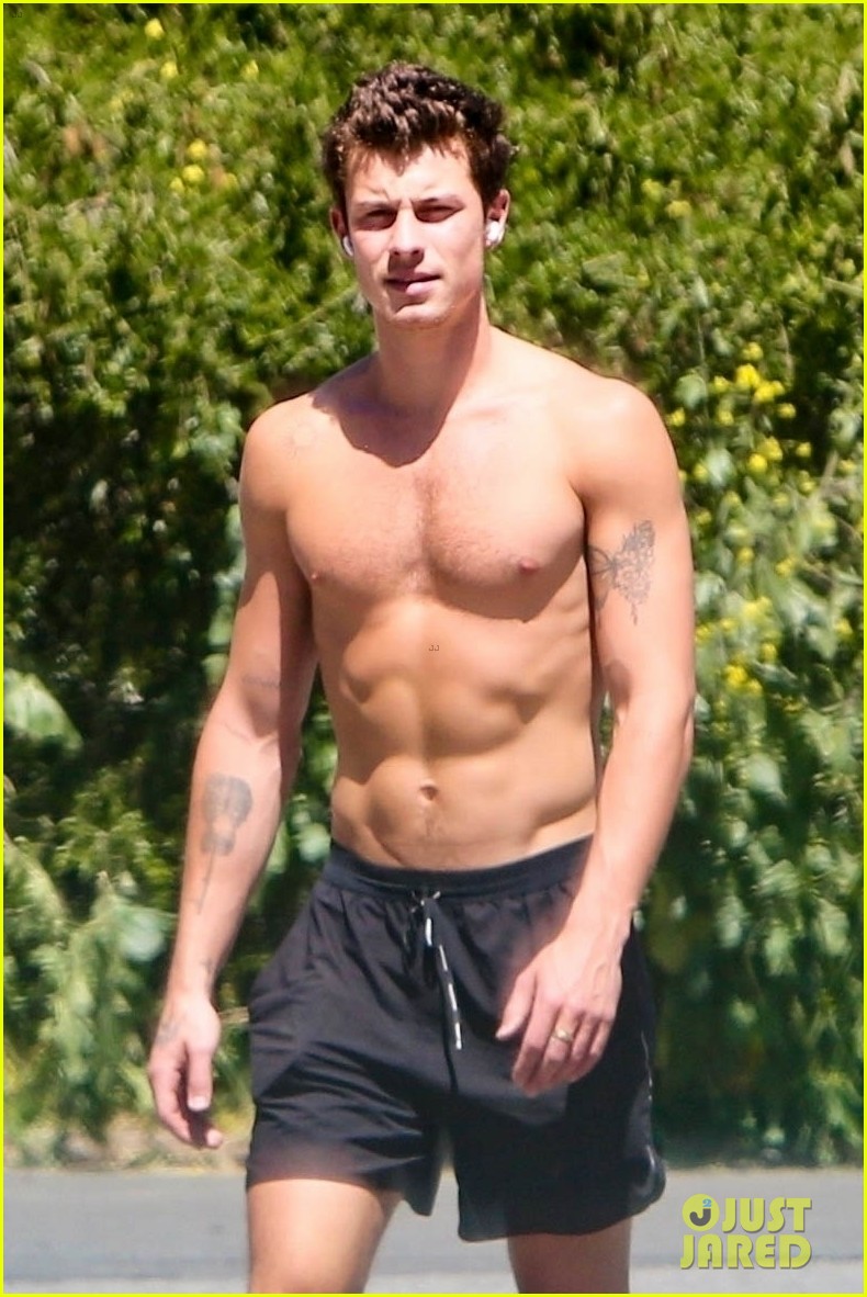 Shawn Mendes Kicks Off His Weekend with a Shirtless Hike in the