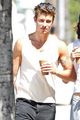 shawn mendes stops by juice bar with friends in weho 04