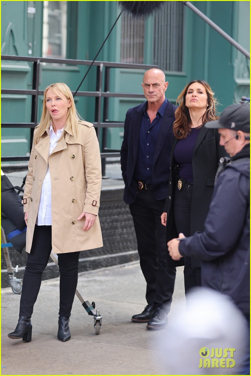 Mariska Hargitay & Christopher Meloni Reunite with Kelli Giddish For