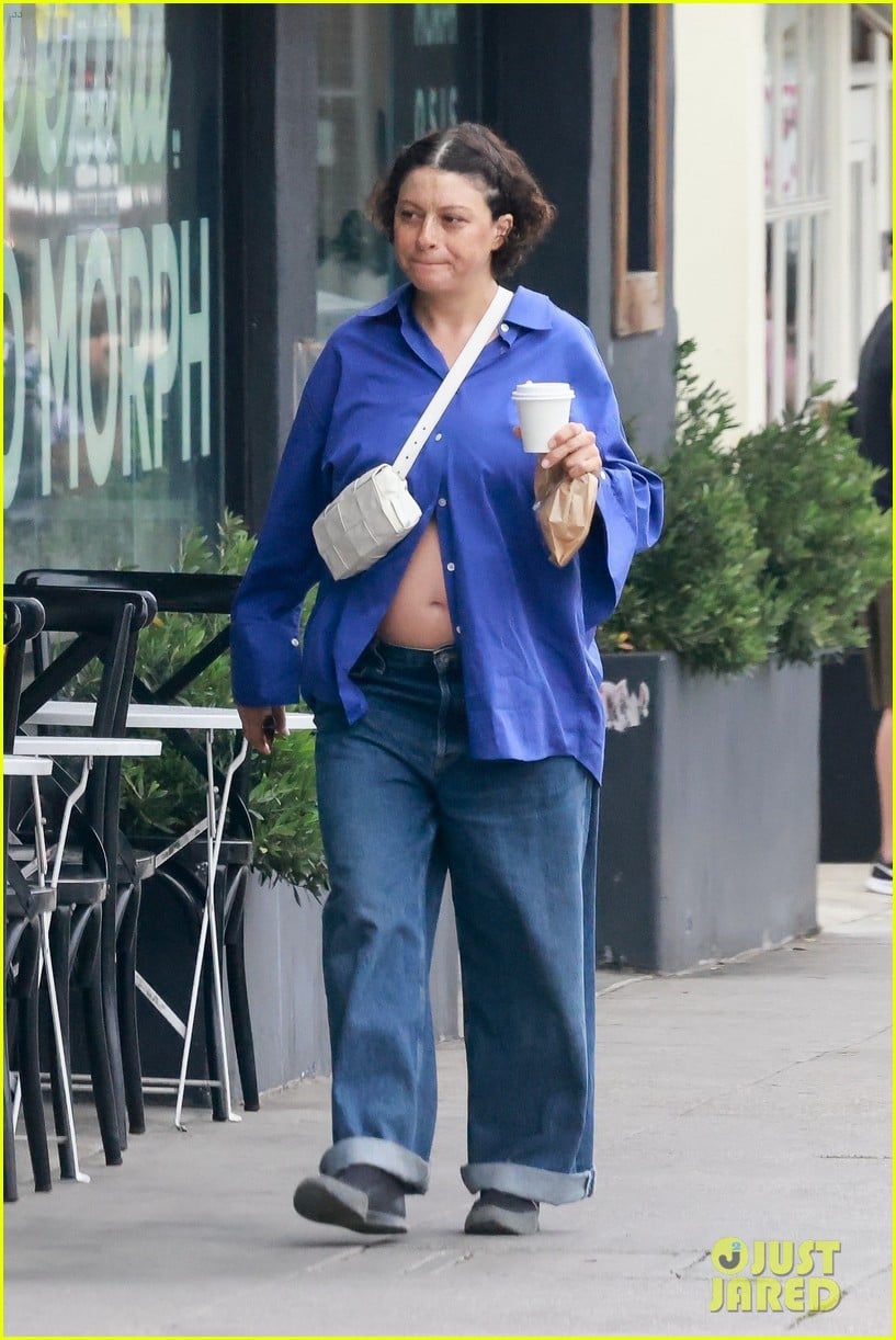 Alia Shawkat Picks Up Lunch to Go in Los Feliz: Photo 4937151 | Photos