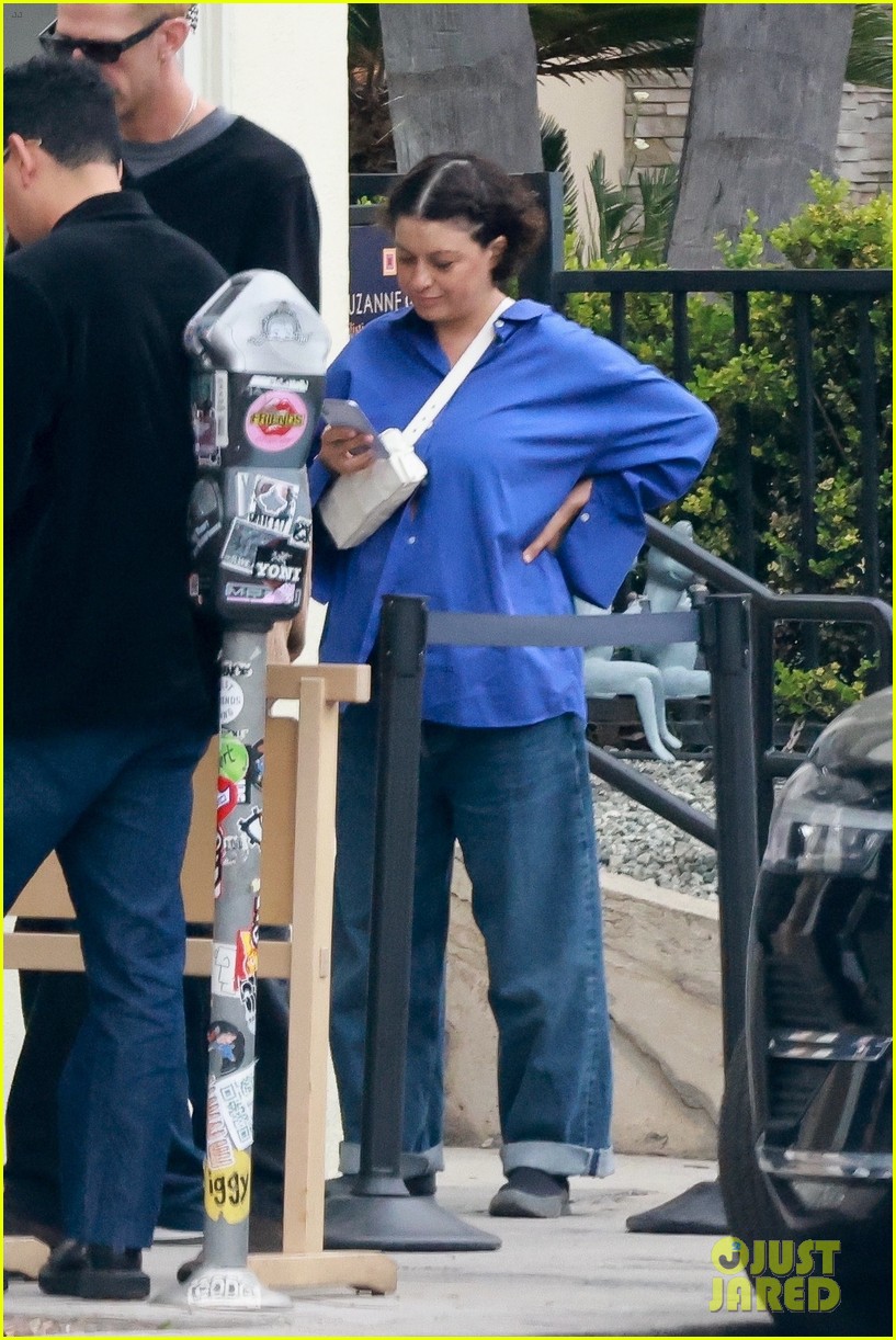 Alia Shawkat Picks Up Lunch to Go in Los Feliz: Photo 4937156 | Photos