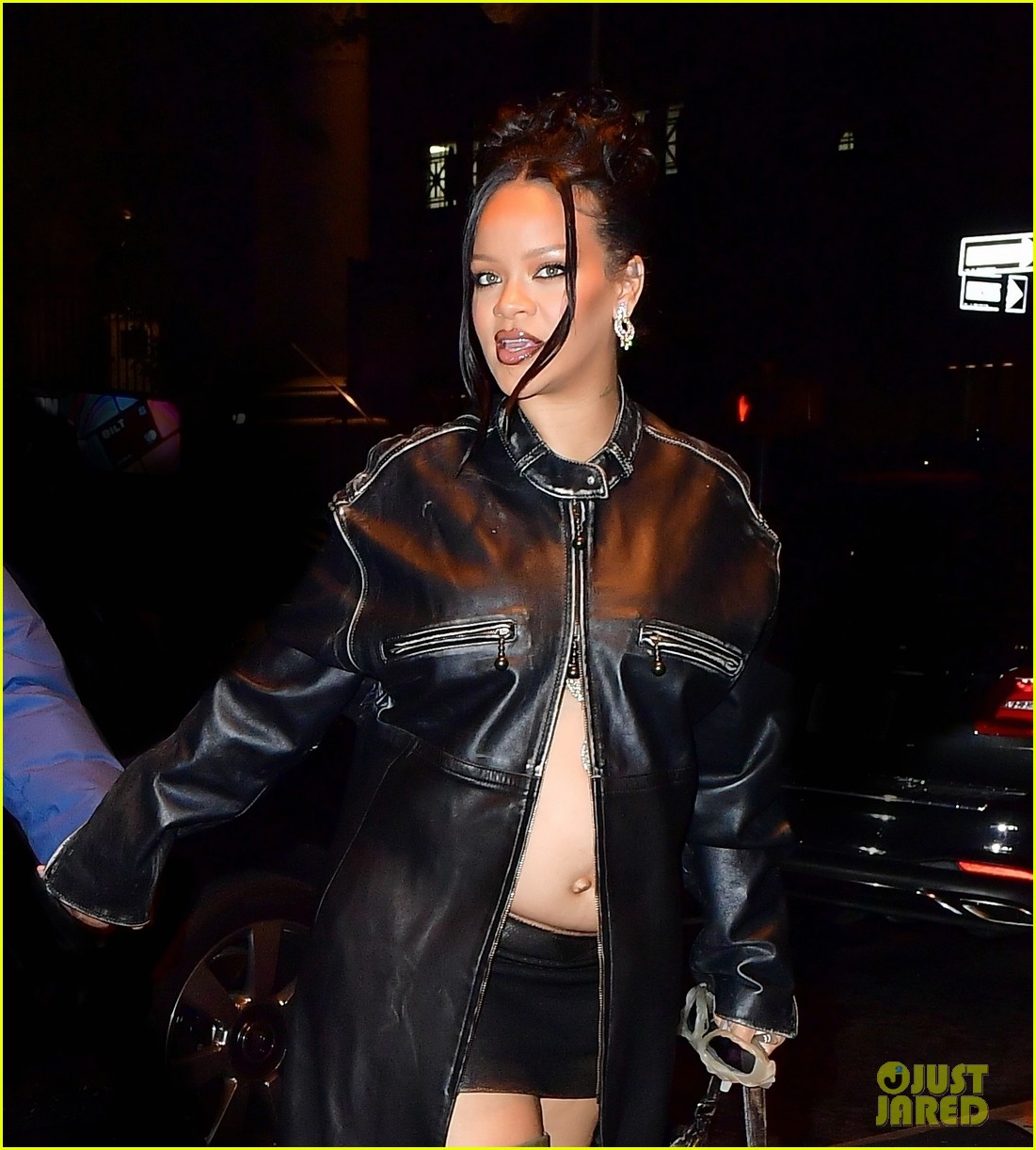 Pregnant Rihanna Wears Full Leather Look on Date Night with AAP Rocky(02)