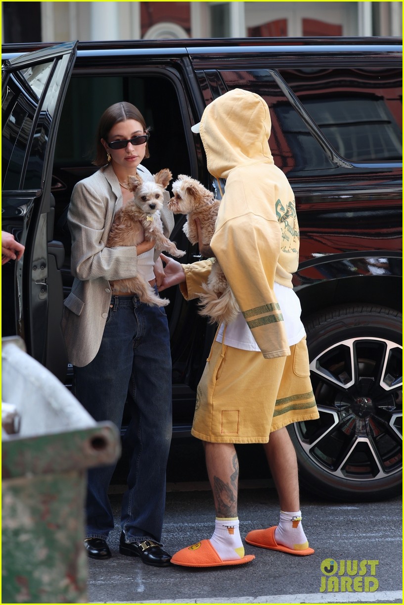 Hailey & Justin Bieber Bring Their Dogs Out in New York City Photo