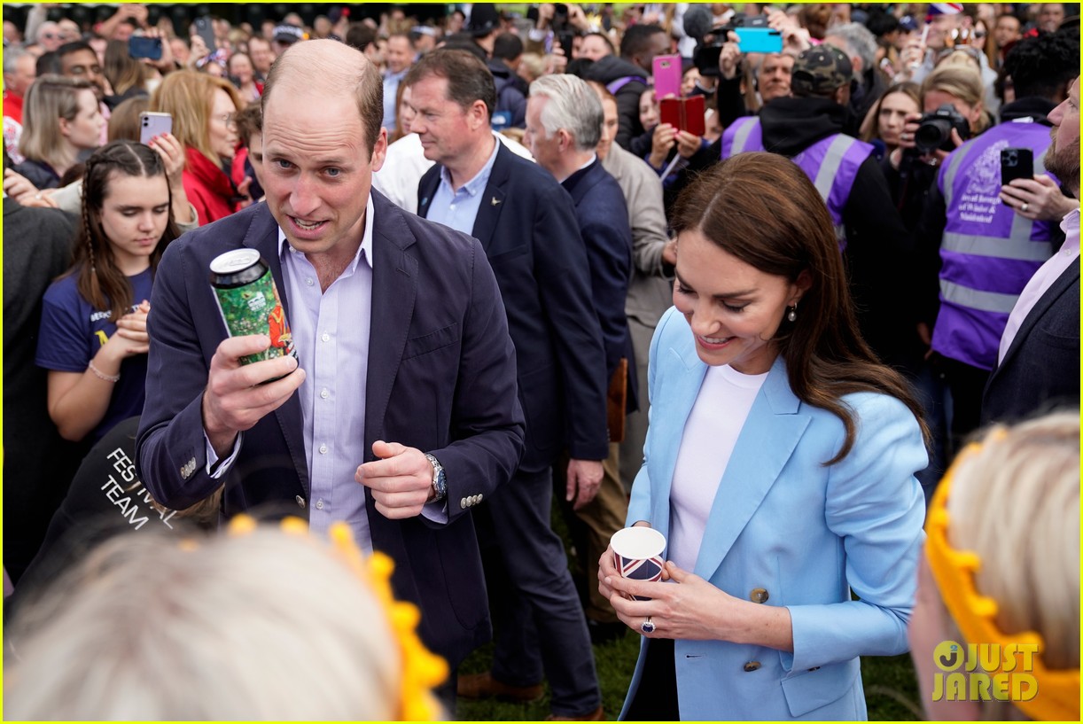 Prince William & Kate Middleton Surprise Locals at The Big Lunch After