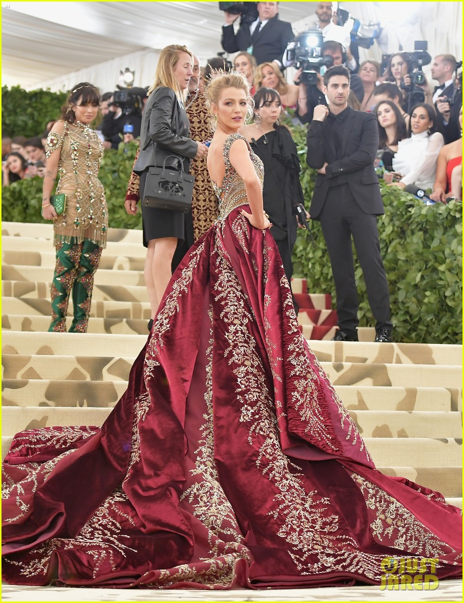 Blake Lively Reveals What She's Doing Instead of Attending Met Gala(02)