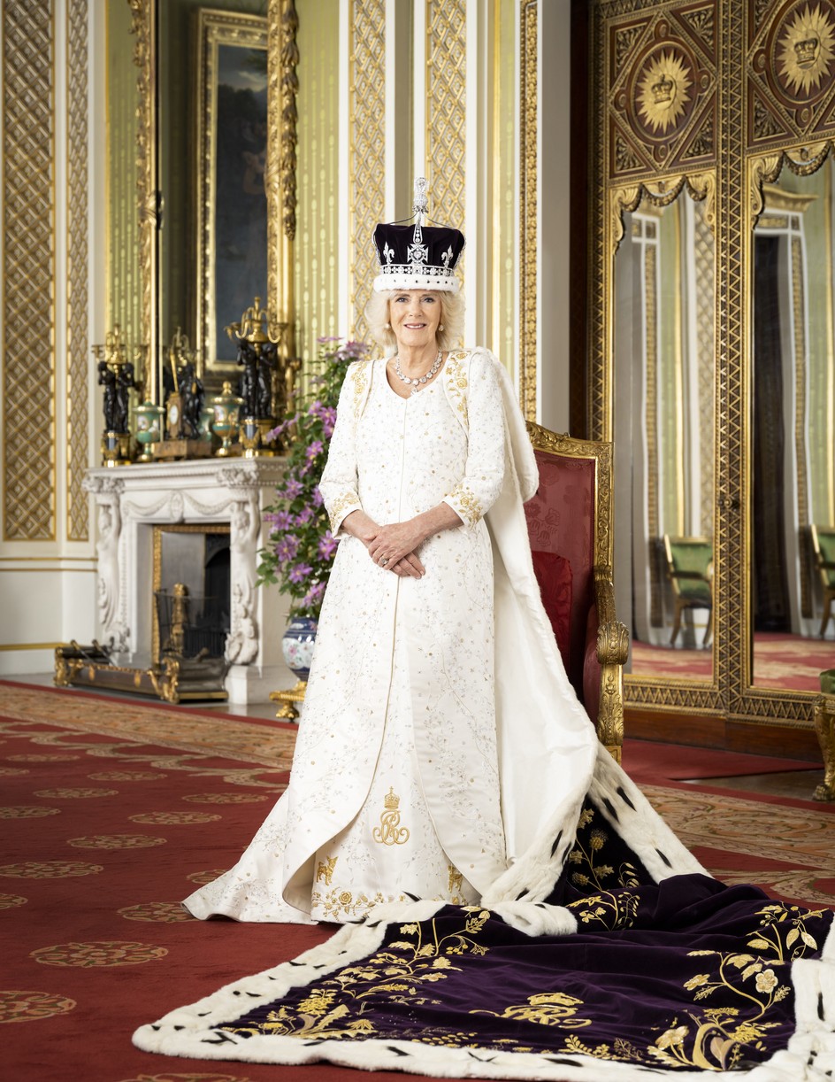 king charles queen camilla official coronation portraits 034930814