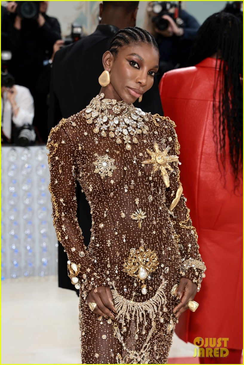 michaela-coel-is-a-bronze-sun-goddess-in-schiaparelli-at-met-gala-2023