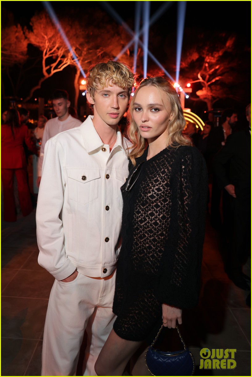 Lily-Rose Depp, Scarlett Johansson, Leonardo DiCaprio & More Step Out