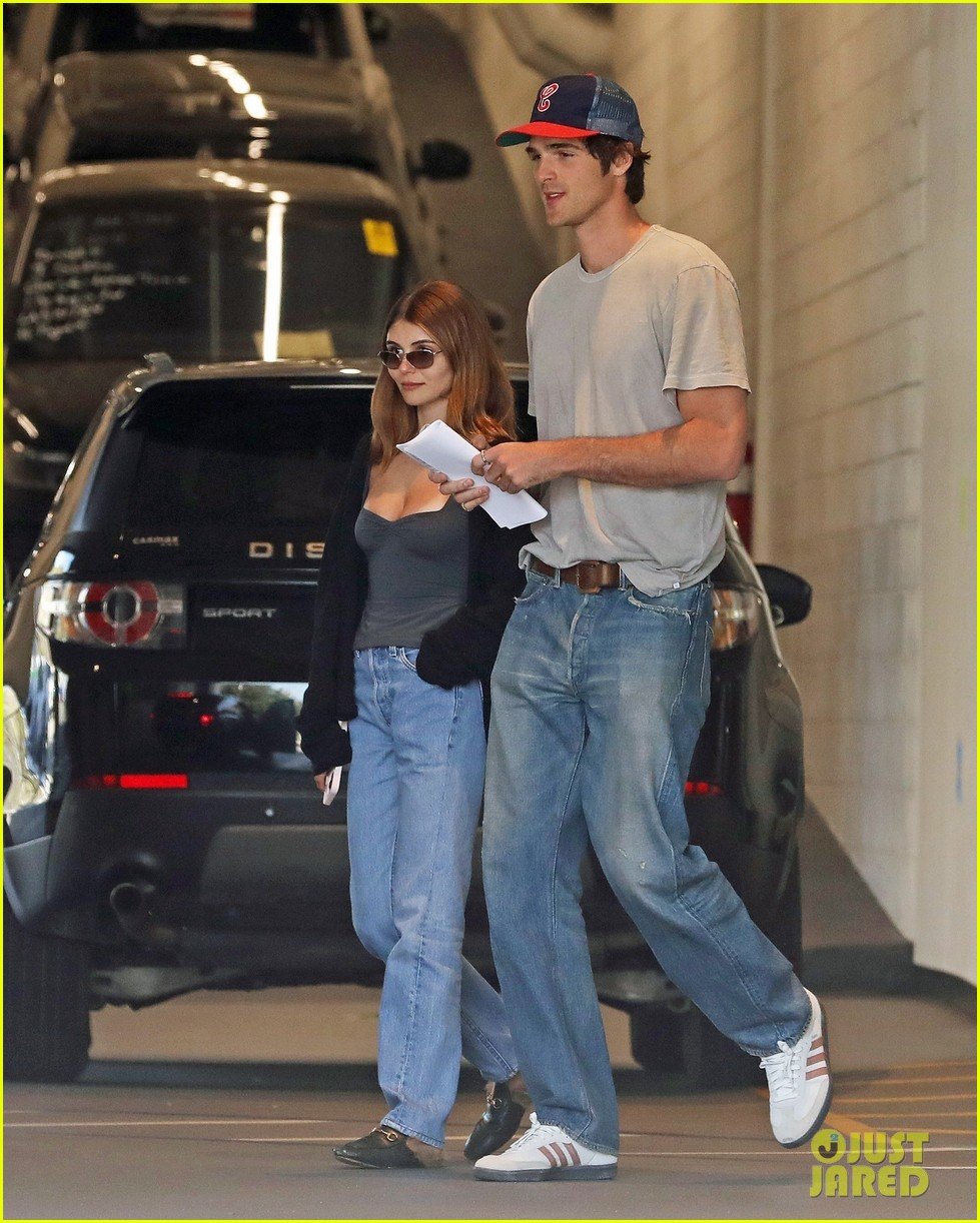 Jacob Elordi & Olivia Jade Are Still Going Strong, Flaunt PDA During L