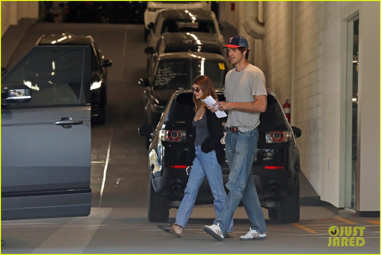 Jacob Elordi & Olivia Jade Are Still Going Strong, Flaunt PDA During L