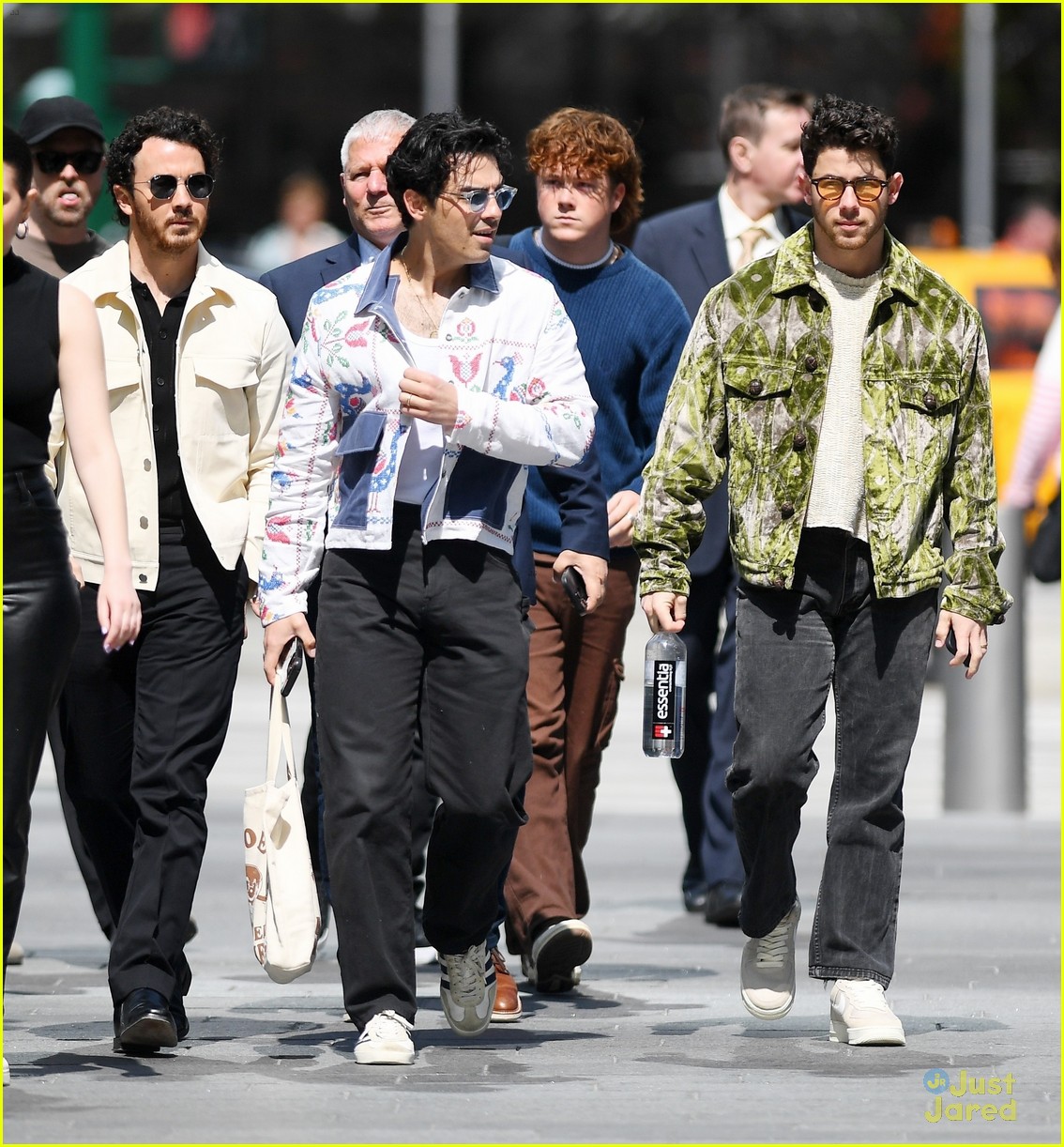 jonas brothers run into fan while out in nyc between meetings 034931557