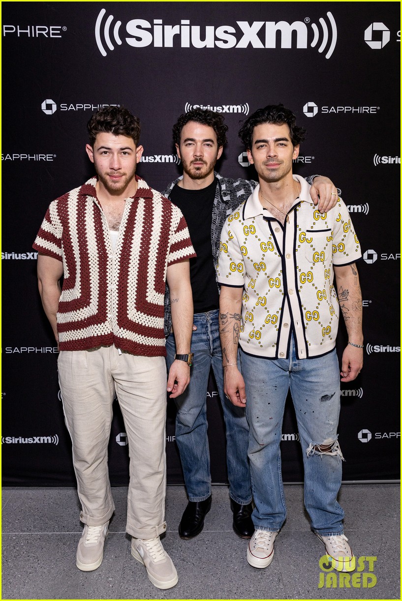 Jonas Brothers Promote Their Aptly Titled 'The Album', Hop Onstage