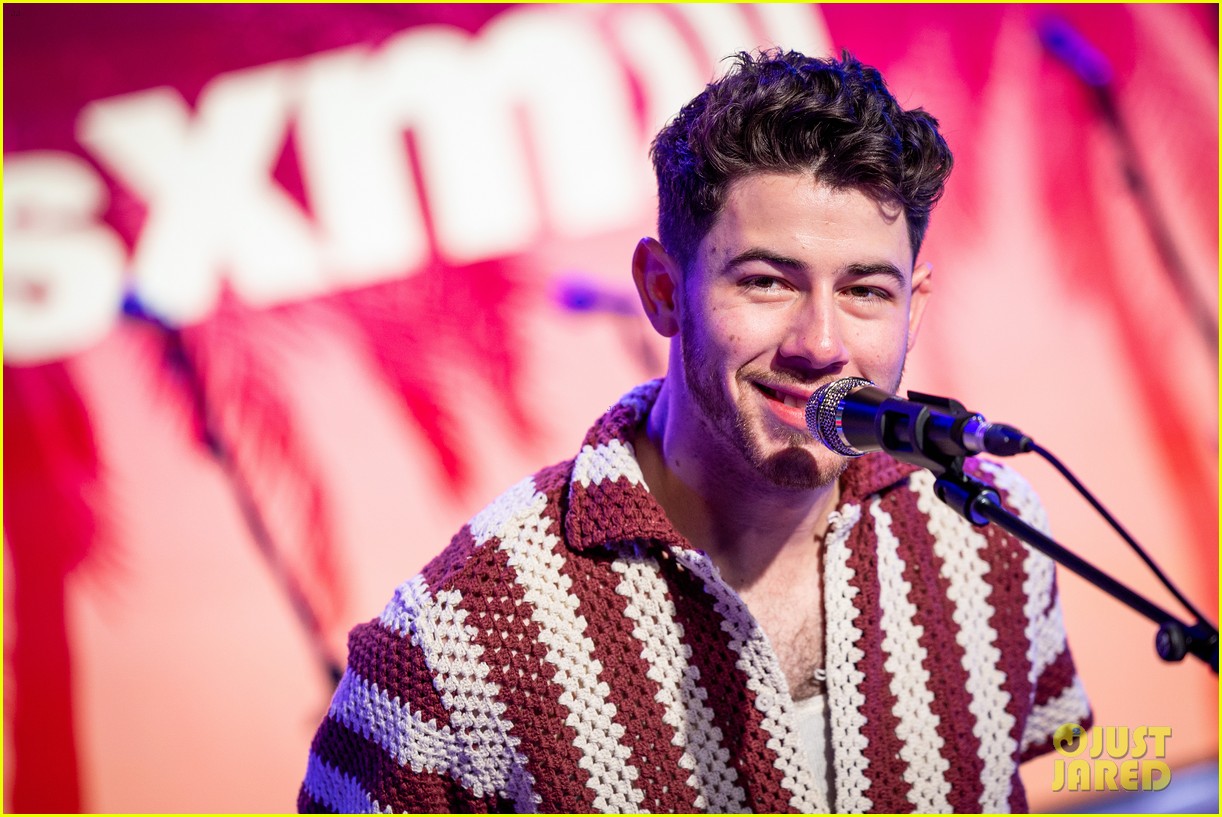 Jonas Brothers Promote Their Aptly Titled 'The Album', Hop Onstage